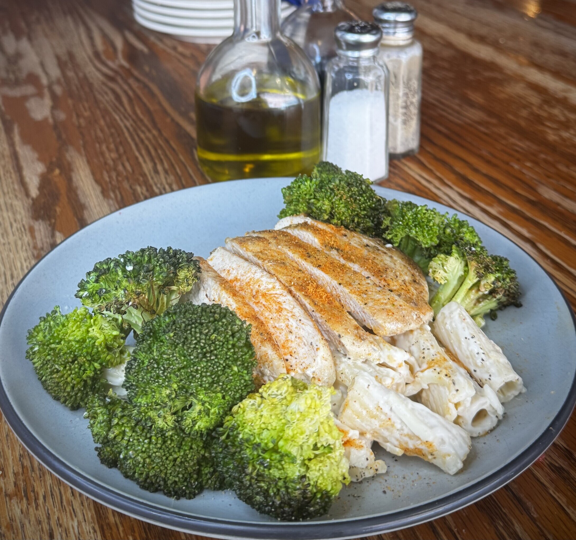 Cheesy Broccoli Chicken Pasta